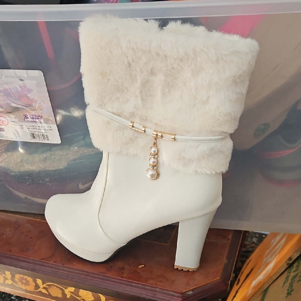 Elegant White Fur-Trimmed Ankle Boots